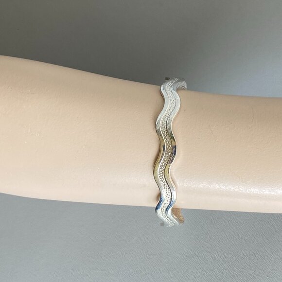 999 Purity Silver Wavy Longevity Blessing Bracelet - Picture 8 of 13